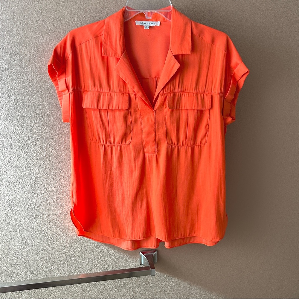💥5/$15 EUC Rose & Olive Silky Orange Top